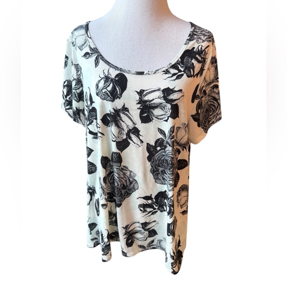 LuLaRoe Classic Tee w/Short Sleeves, a High-Round Neckline,Slightly Longer Back
